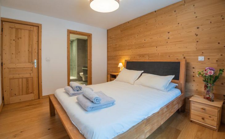 Mintaka Apartment, Chamonix, Double Bedroom